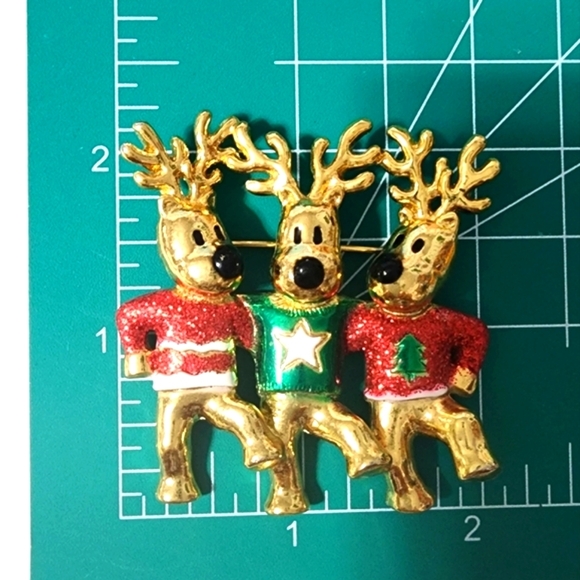 VINTAGE SIGNED "AJC" CHRISTMAS ORIGINAL UGLY SWEATER DANCING REINDEER BROOCH - Picture 6 of 8